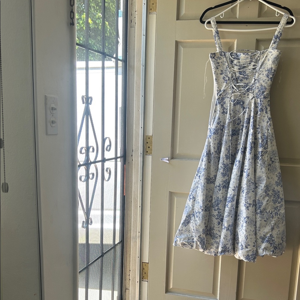 House of CB White and Blue Floral High-Low Dress - Picture 14 of 16